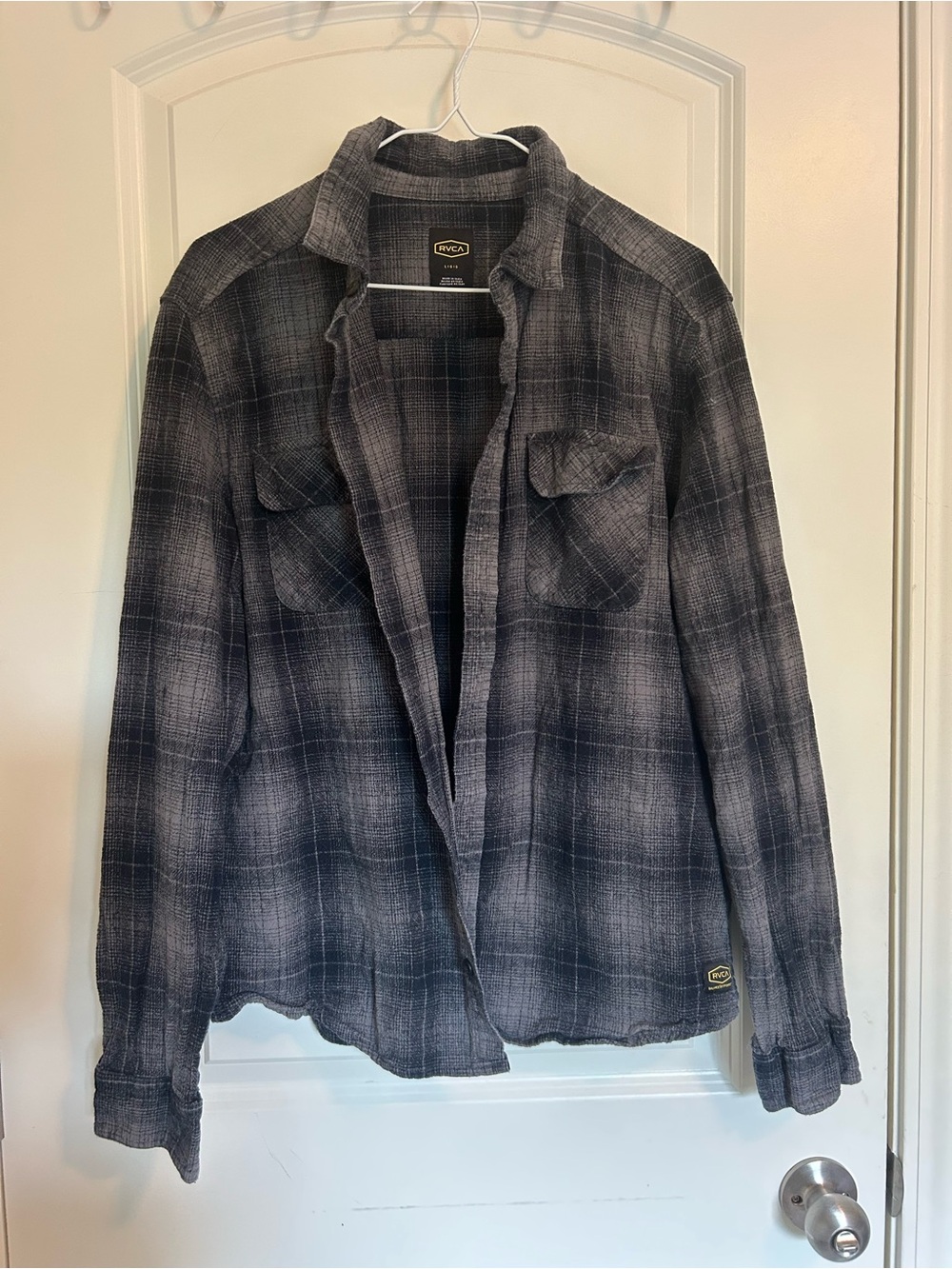 RVCA Men's Black Gray Plaid Button-Front Shirt flannel